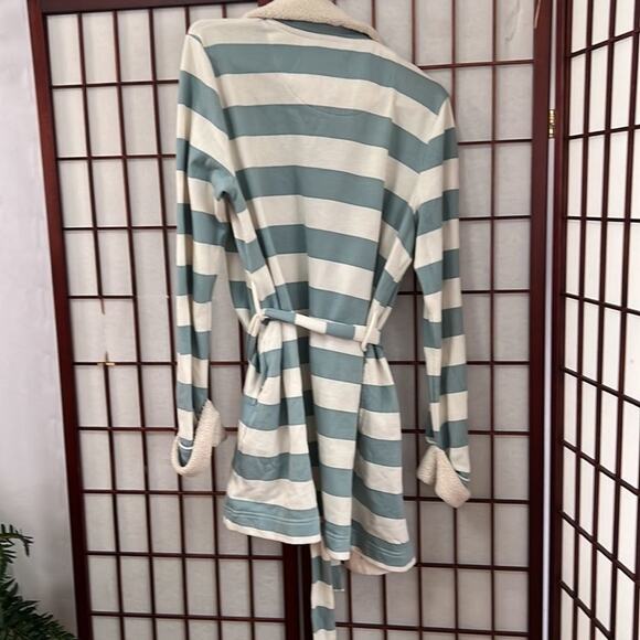 VICTORIA SECRET WARM & COZY ROBE FAUX FUR SIZE M - Picture 2 of 5